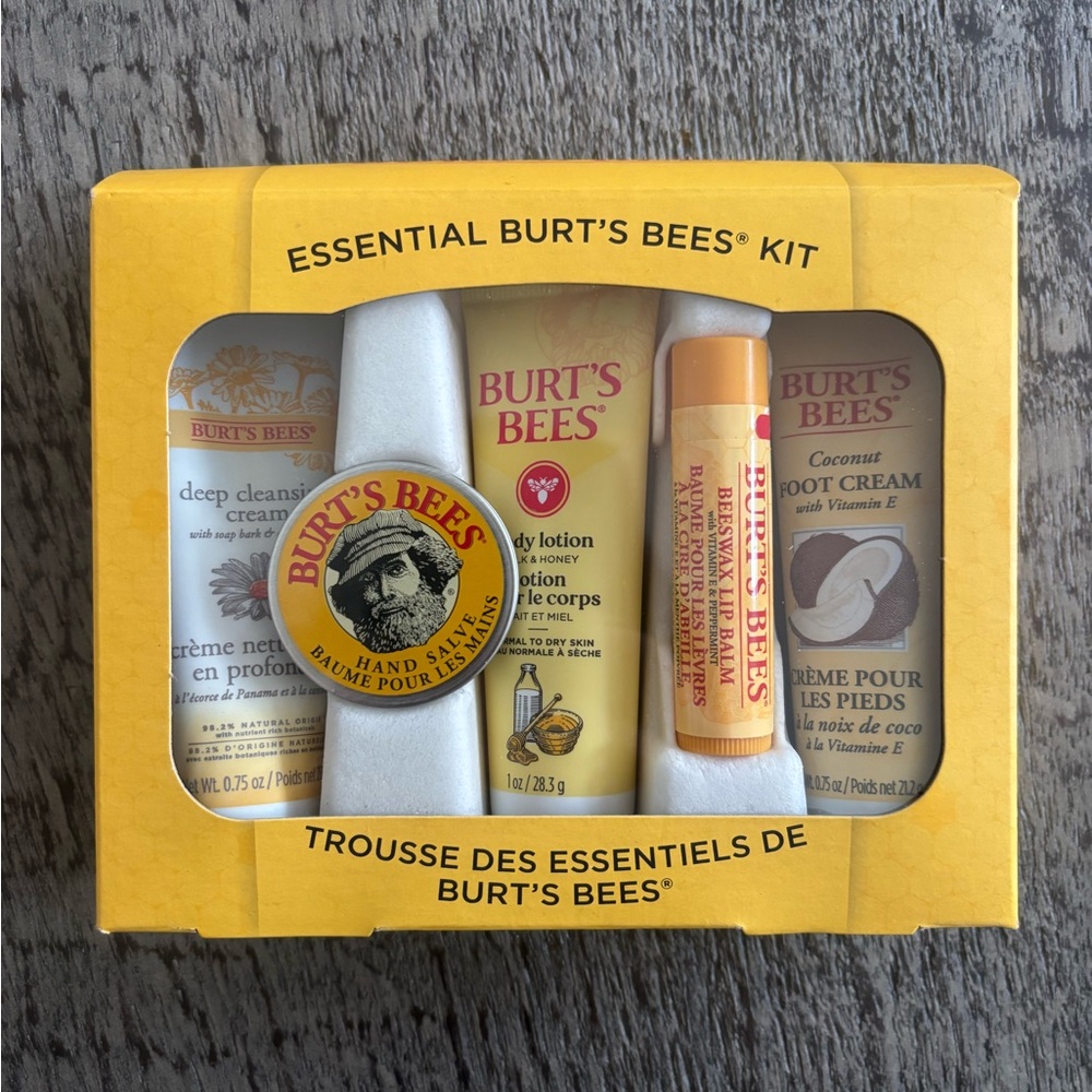 Burt's Bees Essential Kit - NWT - Picture 2 of 3